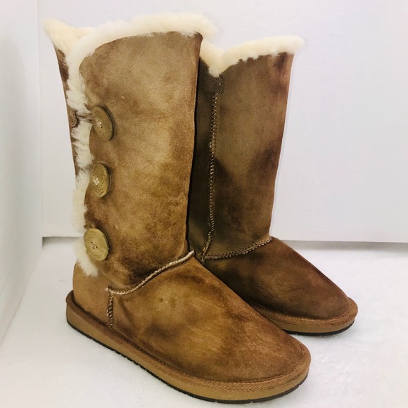 UGG Australia Boots - Picture 3 of 11